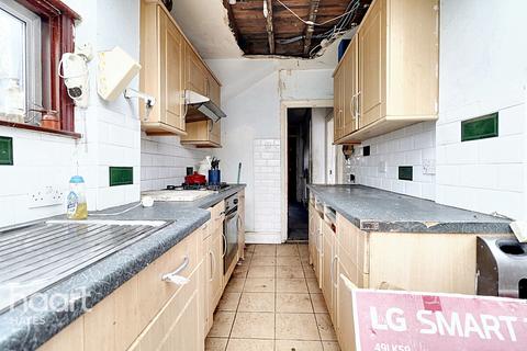 3 bedroom end of terrace house for sale, Station Road, Hayes