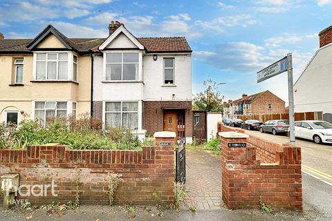 3 bedroom end of terrace house for sale, Station Road, Hayes