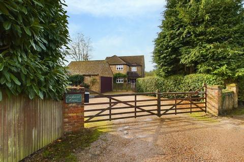 5 bedroom detached house for sale, Copners Way, Holmer Green