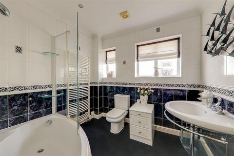 34 Wadhurst Drive, Goring By Sea, Worthing, BN12 4XA