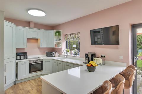 4 bedroom house for sale, Monkmoor Road, Oswestry