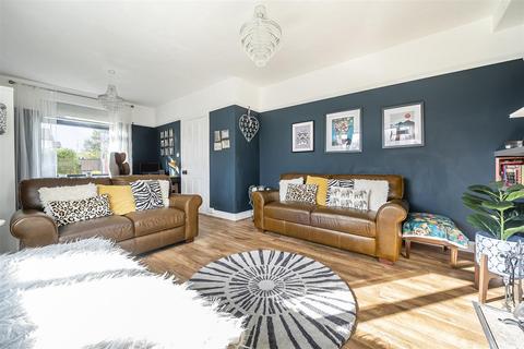 4 bedroom detached house for sale, Monkmoor Road, Oswestry, SY11.