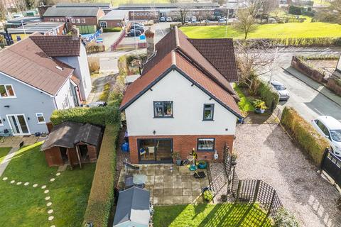 4 bedroom detached house for sale, Monkmoor Road, Oswestry, SY11.