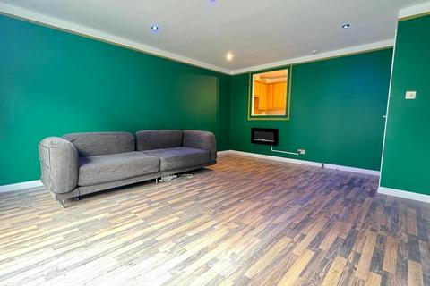 2 bedroom flat to rent, Wallace Street , Glasgow G5