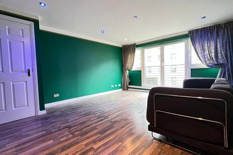 2 bedroom flat to rent, Wallace Street , Glasgow G5