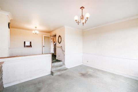 15 Wroths Path, Loughton, IG10 1SH