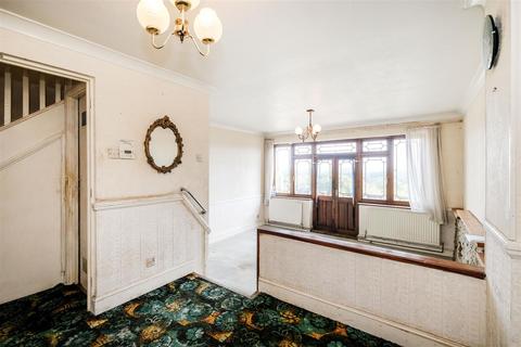 15 Wroths Path, Loughton, IG10 1SH