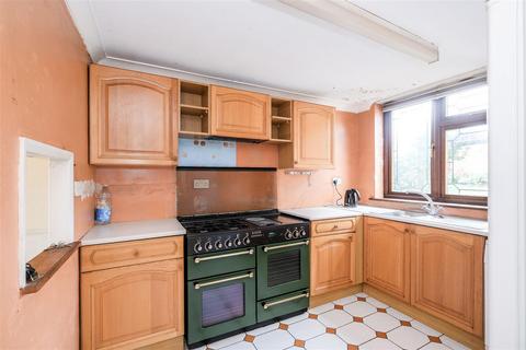 15 Wroths Path, Loughton, IG10 1SH