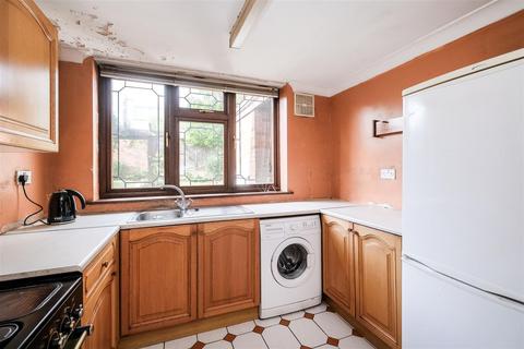 15 Wroths Path, Loughton, IG10 1SH