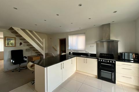 3 bedroom semi-detached house for sale, Hawthorn Drive, Jarrow, Tyne and Wear, NE32