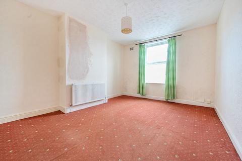 2 bedroom end of terrace house for sale, Rosecliffe Mount, Leeds, West Yorkshire, UK, LS13