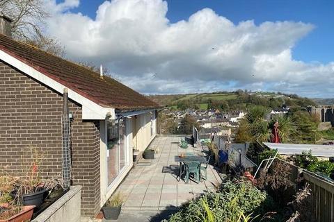 4 bedroom detached bungalow for sale, Stoneway Road, Laugharne, Carmarthen