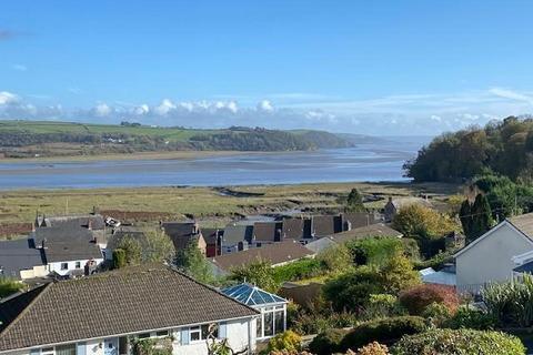 4 bedroom detached bungalow for sale, Stoneway Road, Laugharne, Carmarthen