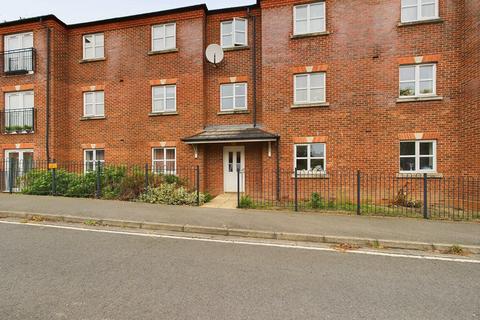 Flat, 46 Ingles Drive, Worcester, WR2 5HR