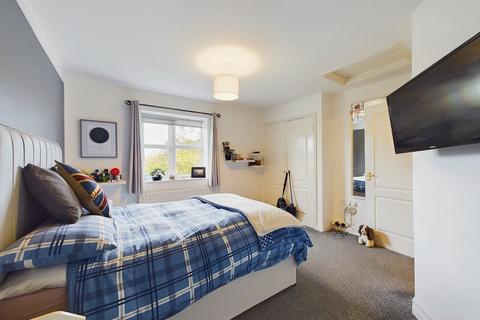 Flat, 46 Ingles Drive, Worcester, WR2 5HR
