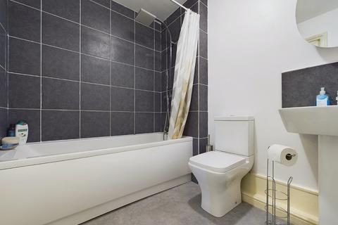 Flat, 46 Ingles Drive, Worcester, WR2 5HR