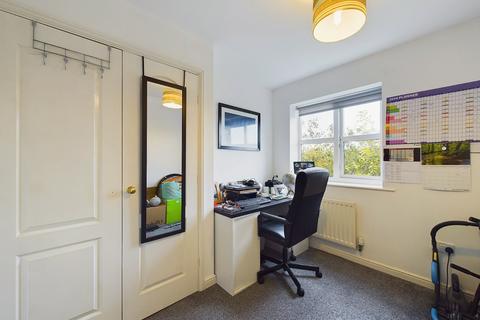 Flat, 46 Ingles Drive, Worcester, WR2 5HR