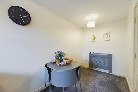 Flat, 46 Ingles Drive, Worcester, WR2 5HR