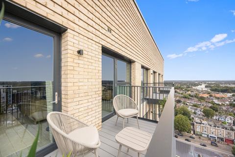 1 bedroom apartment for sale, Meeches House, Kew Bridge Rise, TW8