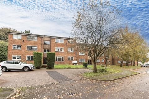 2 bedroom flat for sale, Aysgarth Close, Harpenden