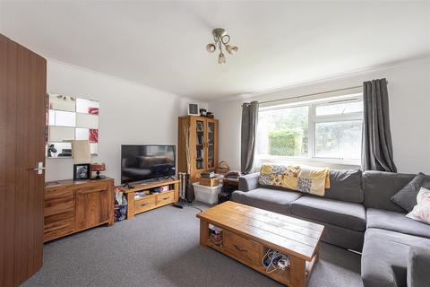 2 bedroom flat for sale, Aysgarth Close, Harpenden