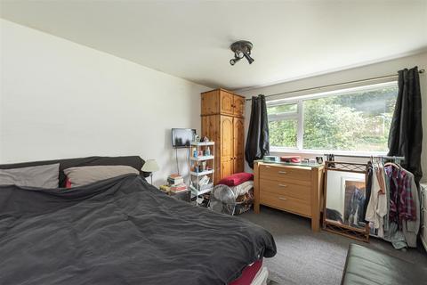 2 bedroom flat for sale, Aysgarth Close, Harpenden