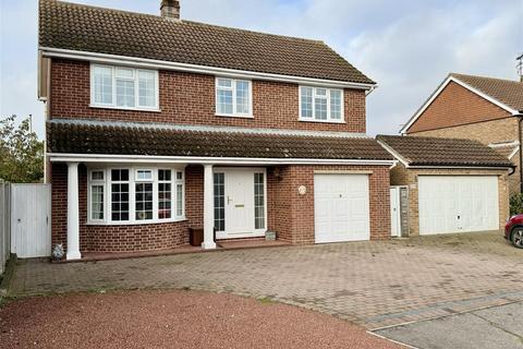 4 bedroom detached house for sale, Ashes Close, Walton On The Naze CO14