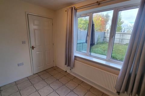 3 bedroom semi-detached house to rent, Rodyard Way, Coventry, CV1 2UD