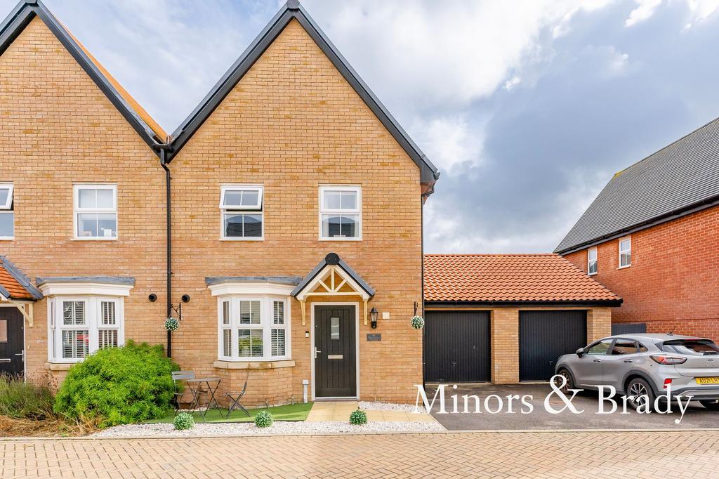 Framingham Cresent, Poringland 3 bed semidetached house to rent £