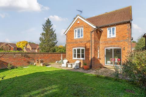 23 Staniland Drive, Weybridge, KT13 0XN