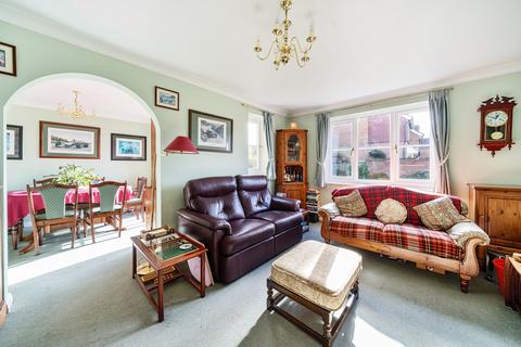 23 Staniland Drive, Weybridge, KT13 0XN