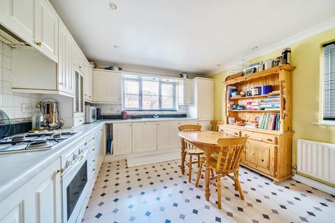 23 Staniland Drive, Weybridge, KT13 0XN