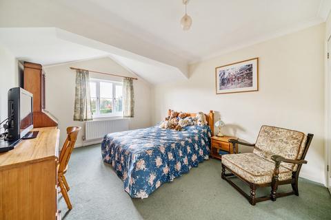 23 Staniland Drive, Weybridge, KT13 0XN