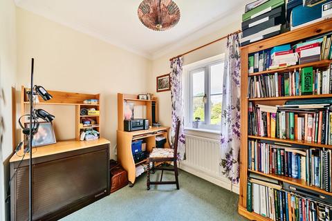 23 Staniland Drive, Weybridge, KT13 0XN