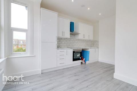 2 bedroom flat for sale, Westcliff Park Drive, Westcliff-On-Sea