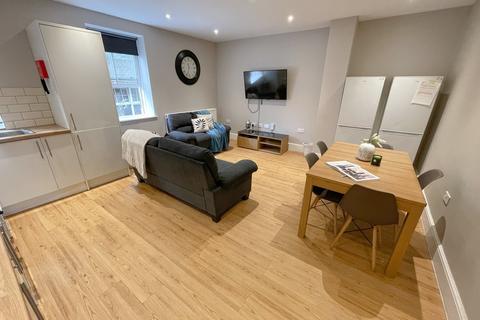 5 bedroom flat to rent, Hardman Street, ,