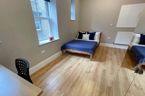 5 bedroom flat to rent, Hardman Street, ,