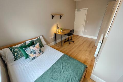 5 bedroom flat to rent, Hardman Street, ,