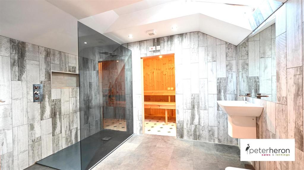 En Suite Shower Room