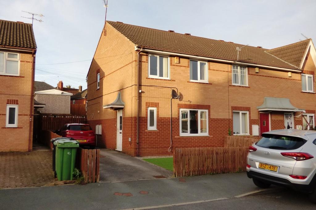 Victoria Park Avenue, Bramley LS13 3 bed townhouse for sale £199,995
