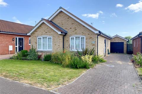 2 bedroom detached bungalow for sale, Broadland Close, Gorleston