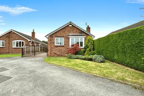 3 bedroom detached bungalow to rent, Hickleton Court, Thurnscoe