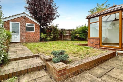 3 bedroom detached bungalow to rent, Hickleton Court, Thurnscoe