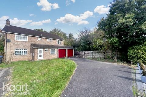 4 bedroom detached house for sale, Halswell Court, Northampton