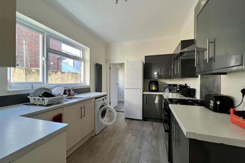 4 bedroom house to rent, Hudson Road, Southsea