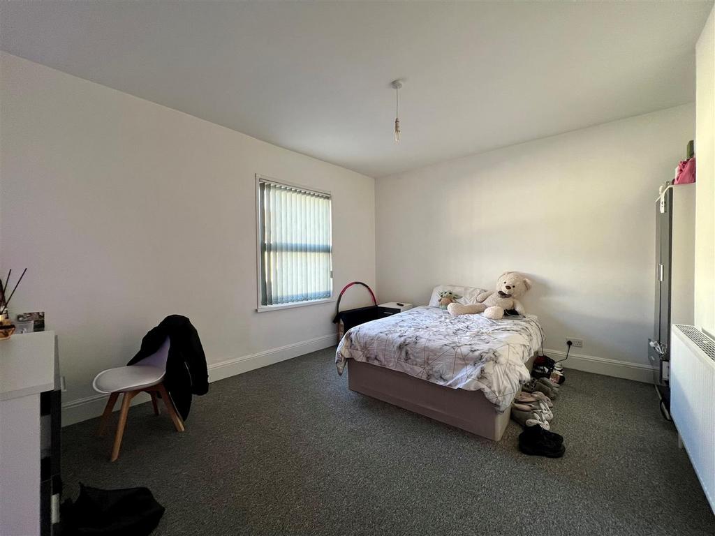 62 Hudson Road  - bed 2.jpg