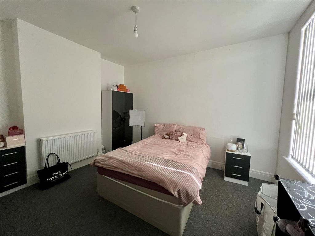 62 Hudson Road - bed 3.jpg