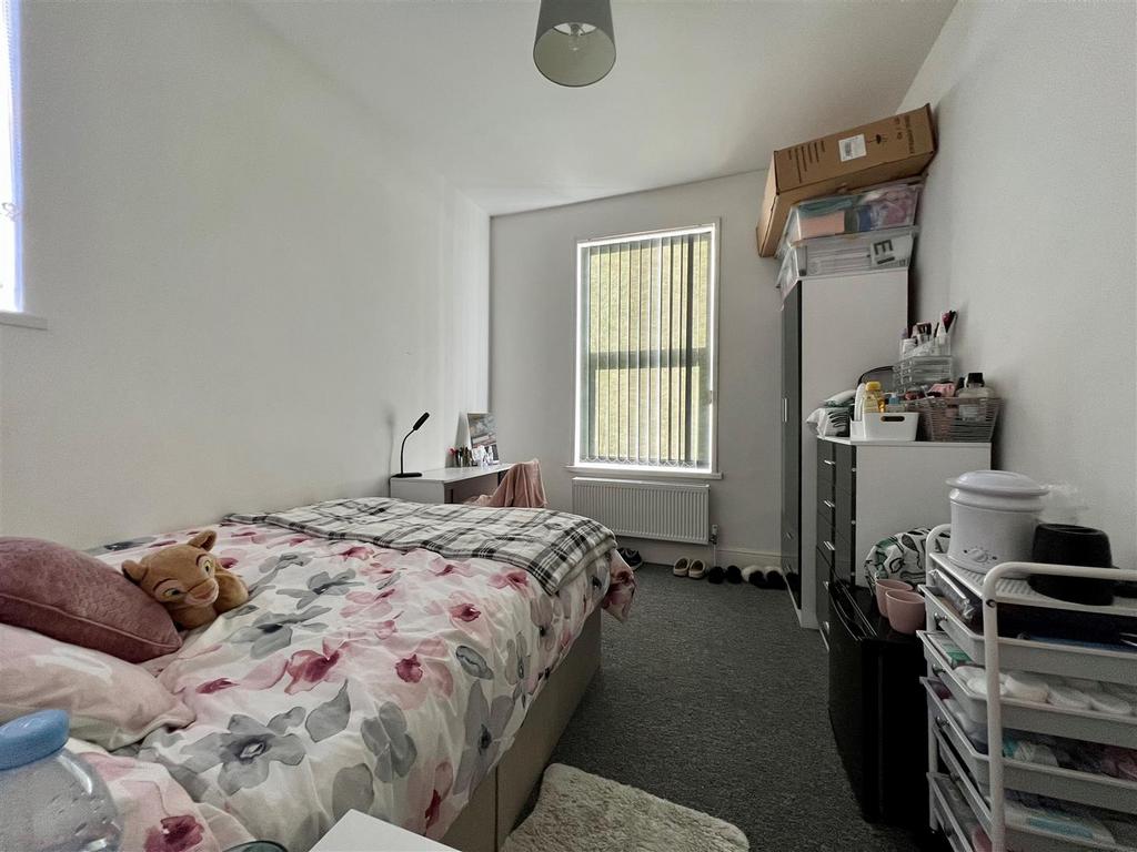 62 Hudson Road - bed 4.jpg
