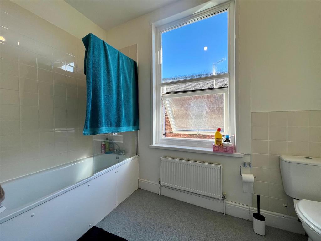 62 Hudson Road - bathroom.jpg