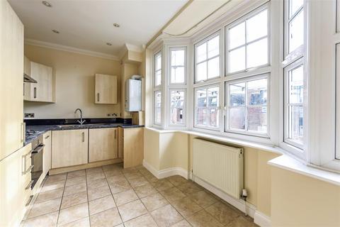 1 bedroom flat for sale, Swan Street, Petersfield, Hampshire